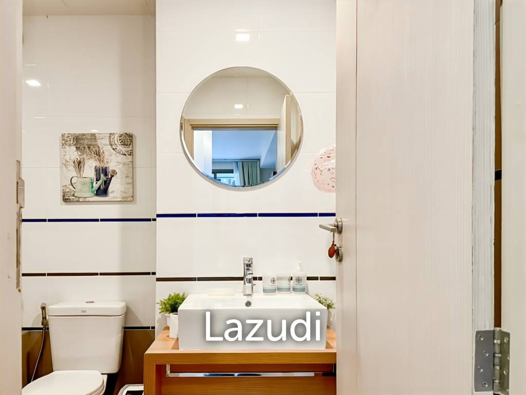 Pool Access 1-Bedroom Condo in Baan SanKraam