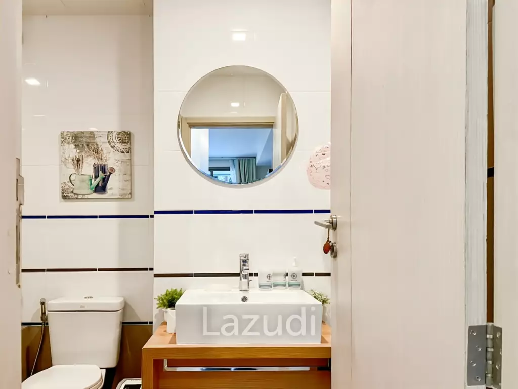 Pool Access 1-Bedroom Condo in Baan SanKraam