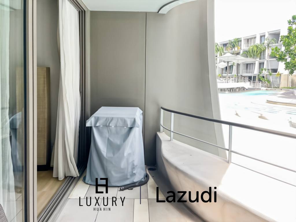 Pool Access 1-Bedroom Condo in Baan SanKraam