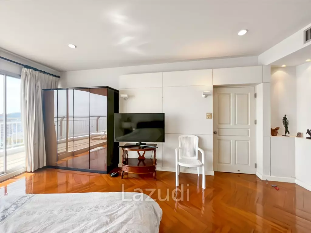 Baan Kinnon Hua Hin : The Ultra-Exclusive 18th Floor Beachfront 4 Bedroom Condo