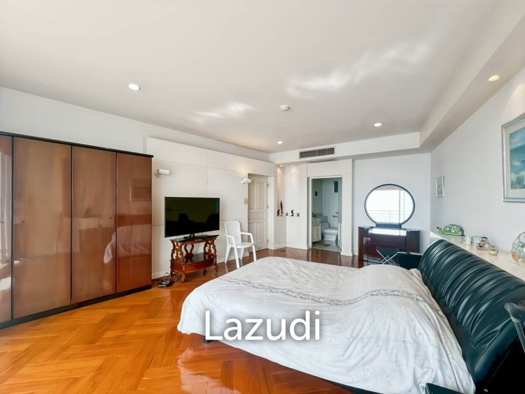 Baan Kinnon Hua Hin : The Ultra-Exclusive 18th Floor Beachfront 4 Bedroom Condo
