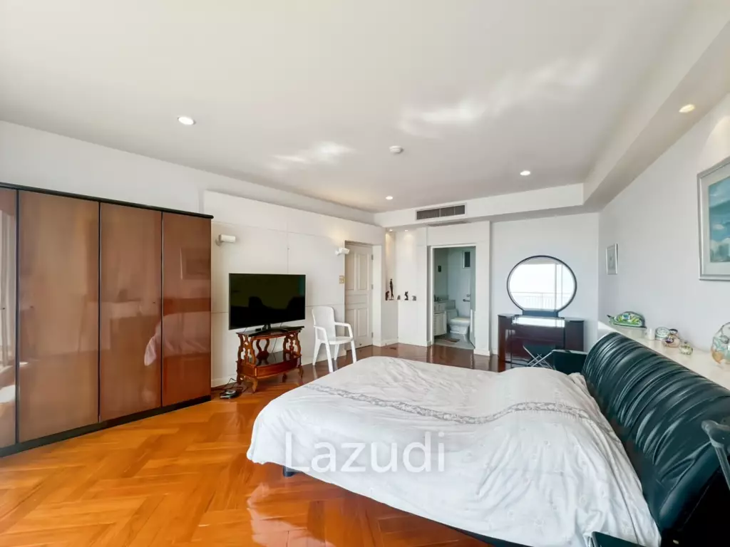 Baan Kinnon Hua Hin : The Ultra-Exclusive 18th Floor Beachfront 4 Bedroom Condo