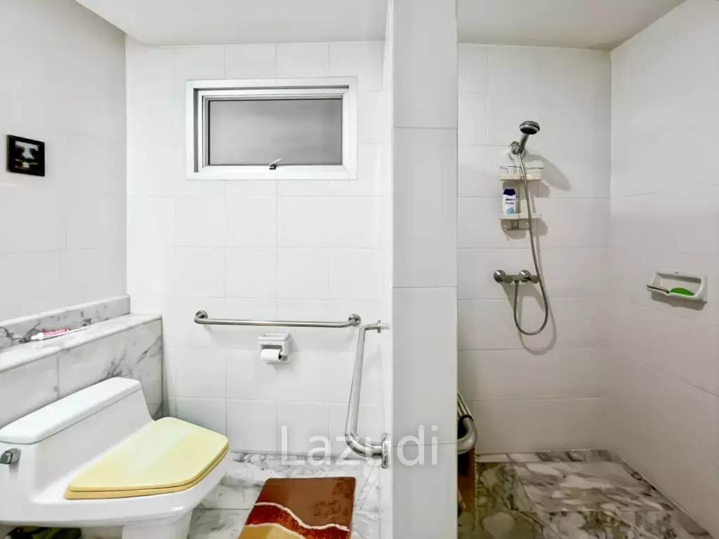 Baan Kinnon Hua Hin : The Ultra-Exclusive 18th Floor Beachfront 4 Bedroom Condo