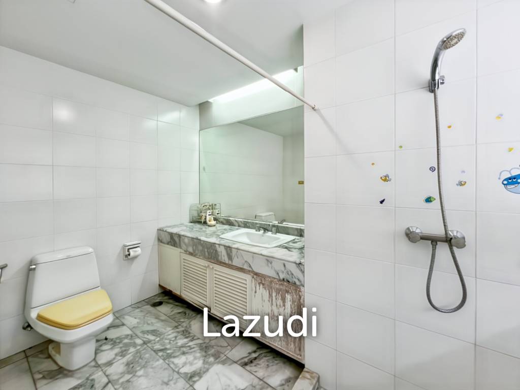 Baan Kinnon Hua Hin : The Ultra-Exclusive 18th Floor Beachfront 4 Bedroom Condo