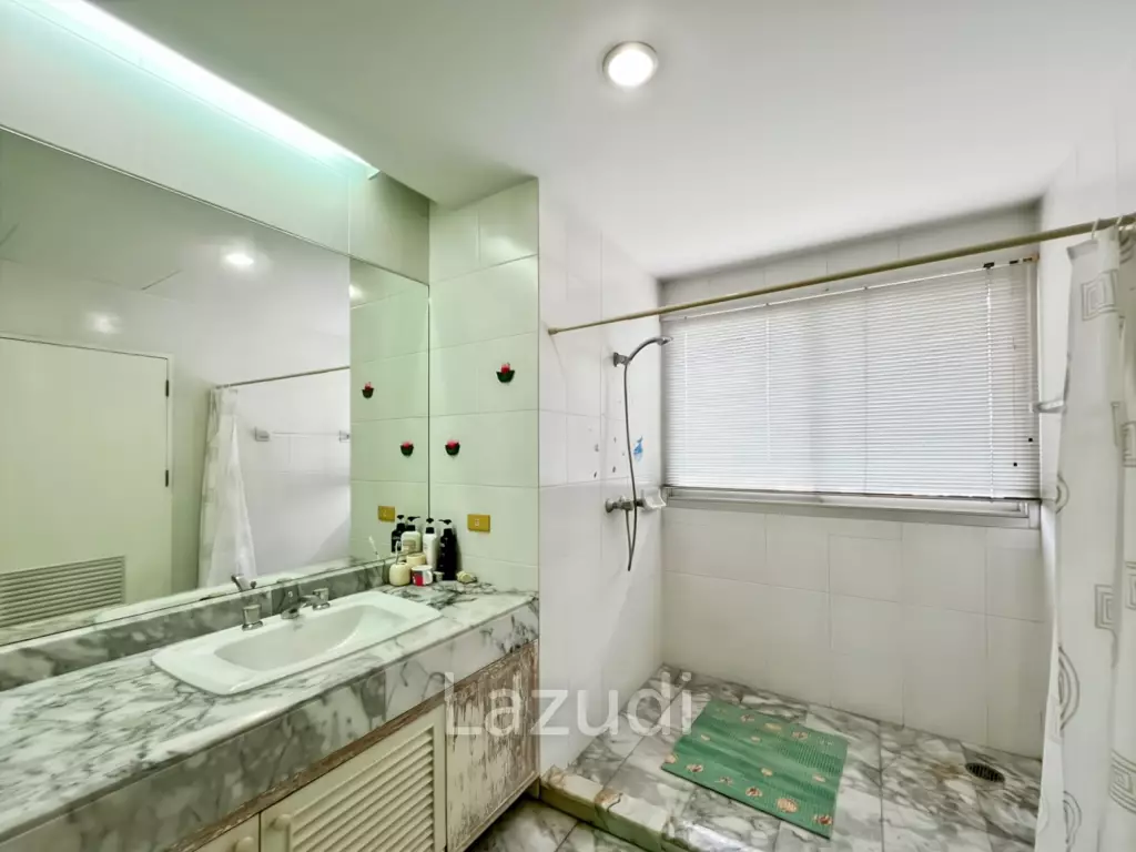 Baan Kinnon Hua Hin : The Ultra-Exclusive 18th Floor Beachfront 4 Bedroom Condo