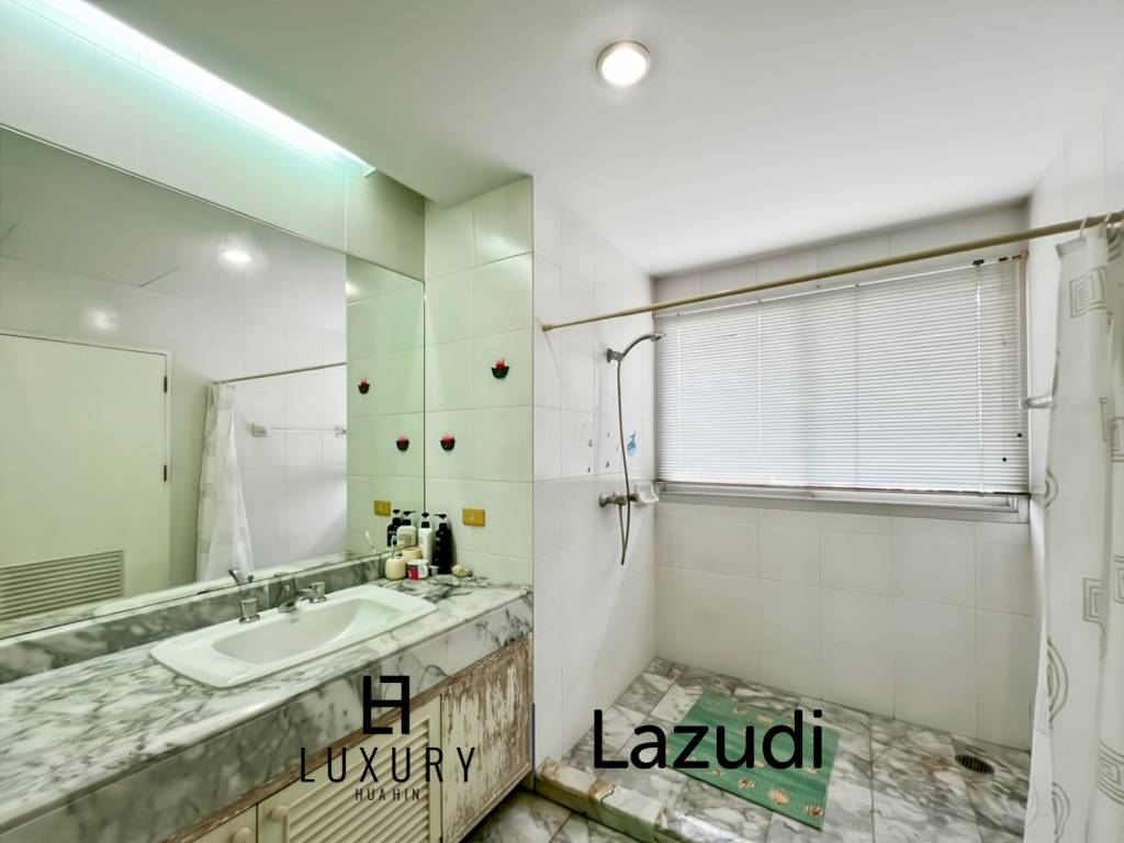 Baan Kinnon Hua Hin : The Ultra-Exclusive 18th Floor Beachfront 4 Bedroom Condo