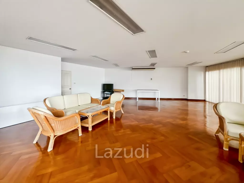 Baan Kinnon Hua Hin : The Ultra-Exclusive 18th Floor Beachfront 4 Bedroom Condo