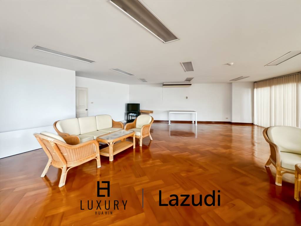 Baan Kinnon Hua Hin : The Ultra-Exclusive 18th Floor Beachfront 4 Bedroom Condo