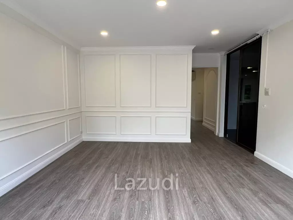 Luxurious 6-Bedroom Townhouse in Khlong Tan Nuea