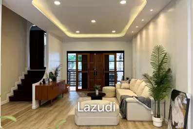 Luxurious 6-Bedroom Townhouse in Khlong Tan Nuea