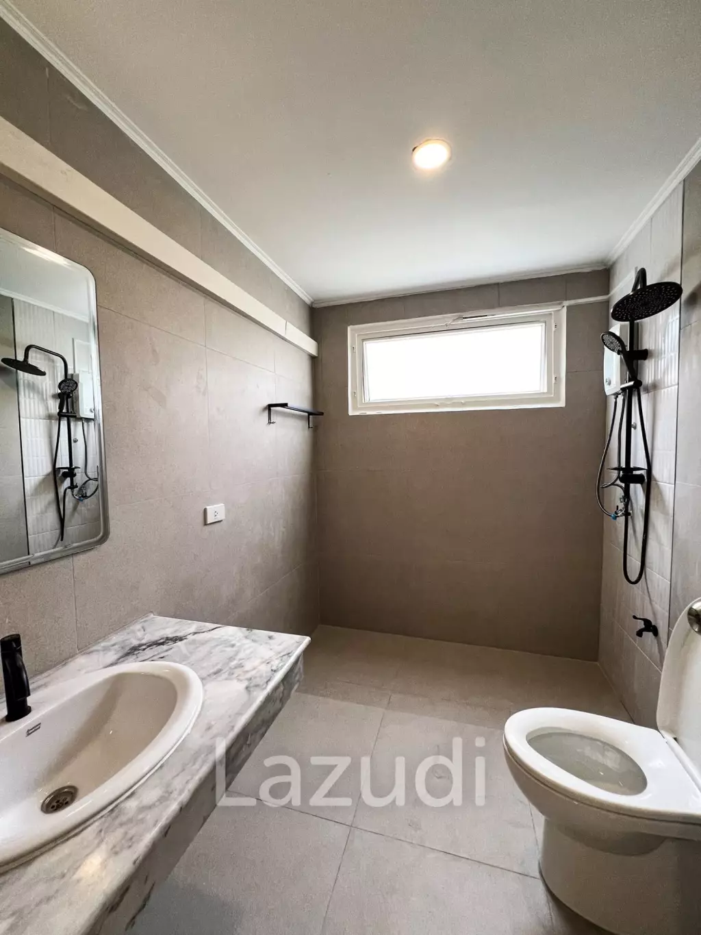Luxurious 6-Bedroom Townhouse in Khlong Tan Nuea