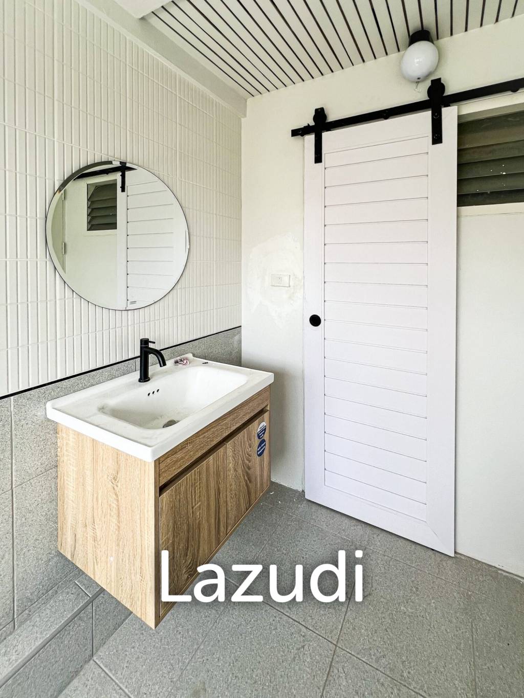 Luxurious 6-Bedroom Townhouse in Khlong Tan Nuea