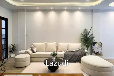 Luxurious 6-Bedroom Townhouse in Khlong Tan Nuea