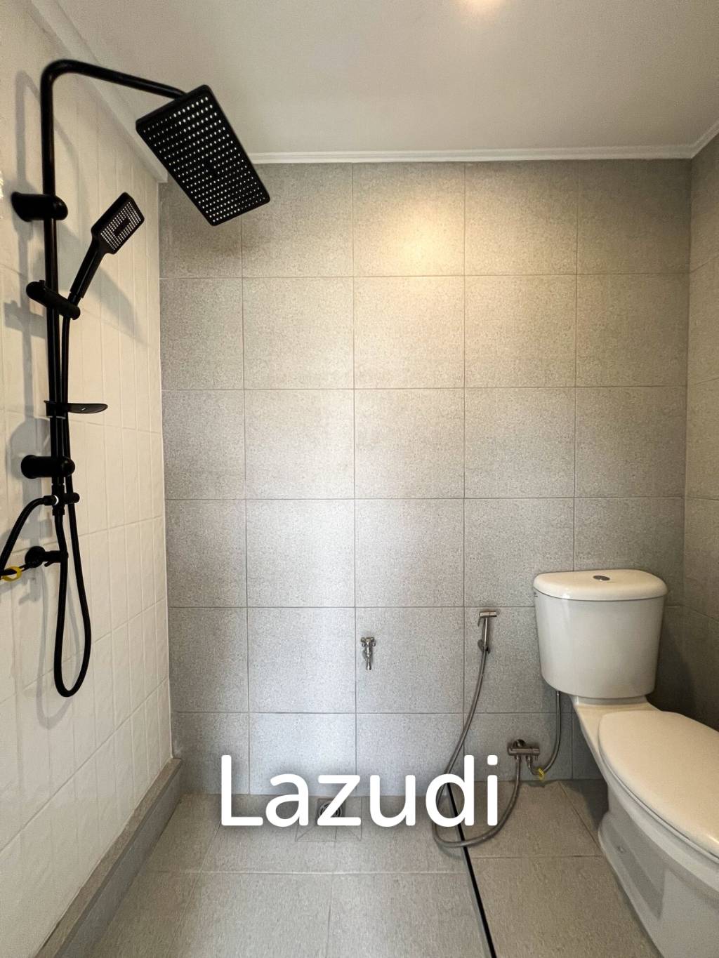 Luxurious 6-Bedroom Townhouse in Khlong Tan Nuea