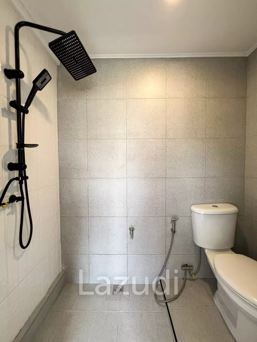 Luxurious 6-Bedroom Townhouse in Khlong Tan Nuea
