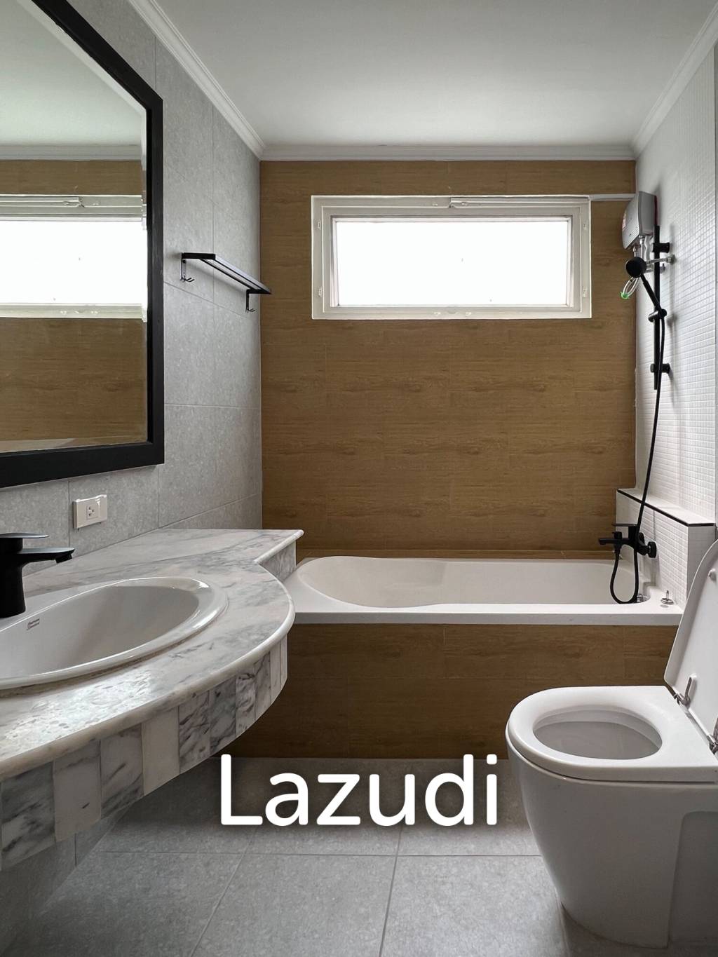Luxurious 6-Bedroom Townhouse in Khlong Tan Nuea