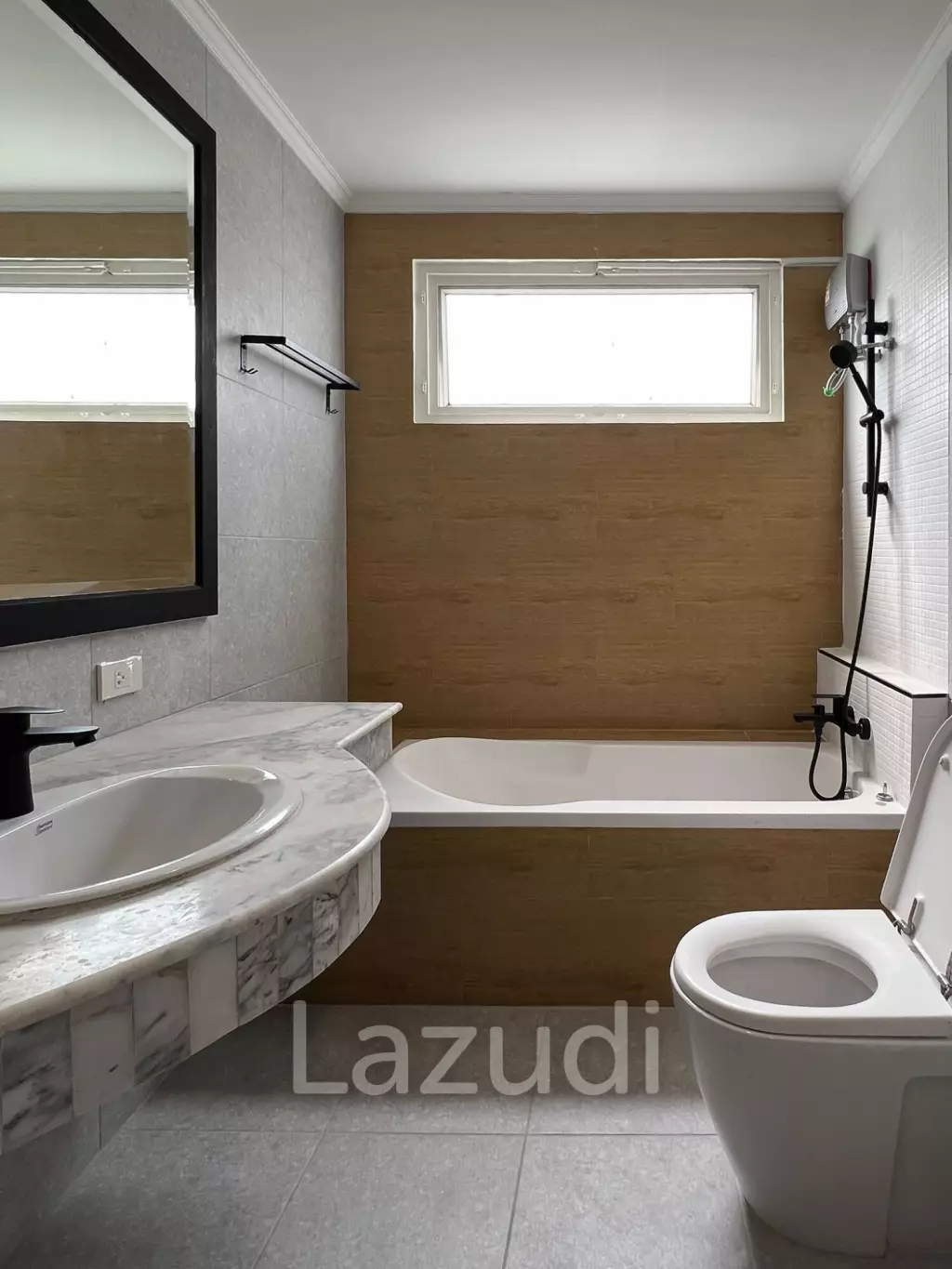 Luxurious 6-Bedroom Townhouse in Khlong Tan Nuea