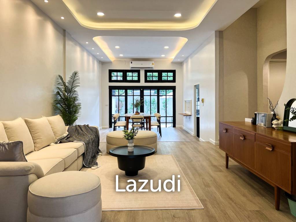 Luxurious 6-Bedroom Townhouse in Khlong Tan Nuea