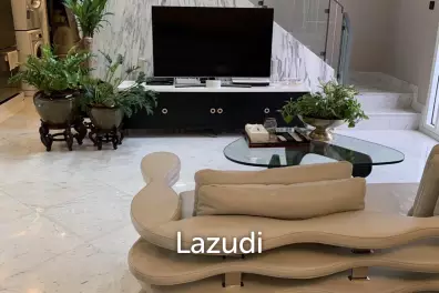 Modern 3-Bed Condo in Maestro 01 Sathorn Yen Akat