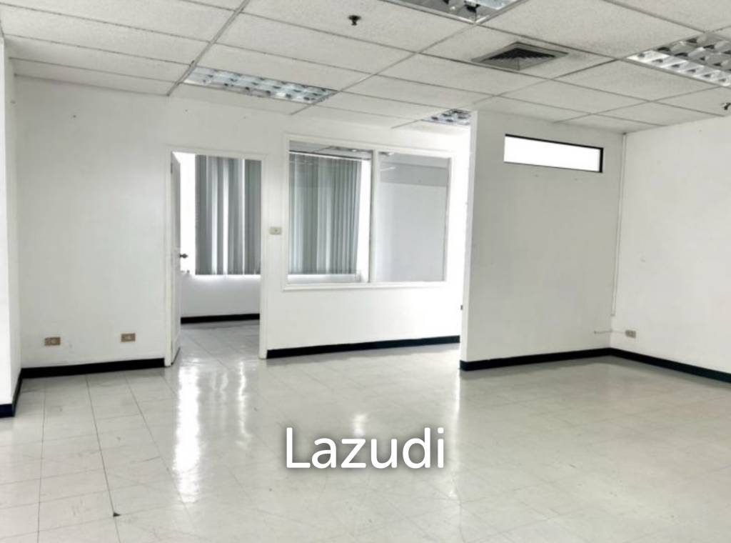 104 sq.m. Office for Rent in Silom at Paso Tower