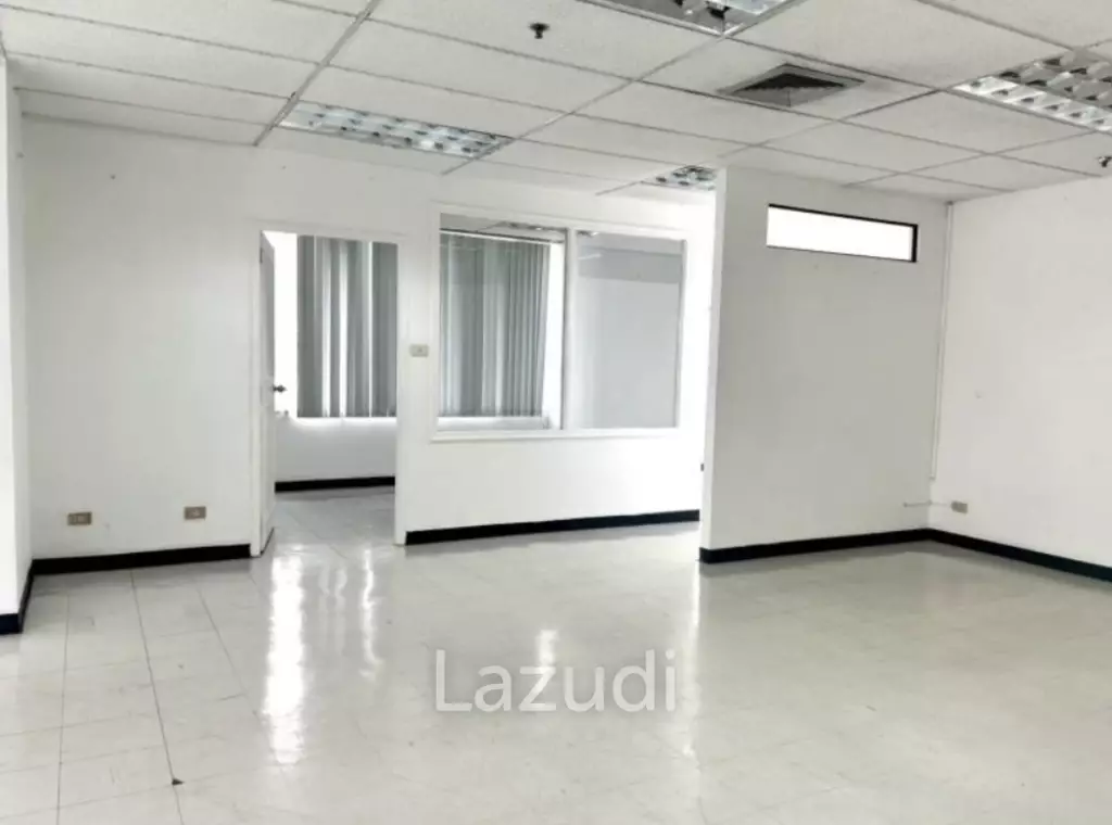 104 sq.m. Office for Rent in Silom at Paso Tower