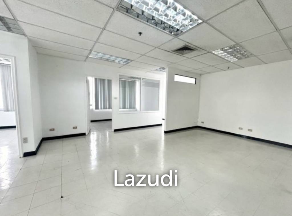 104 sq.m. Office for Rent in Silom at Paso Tower