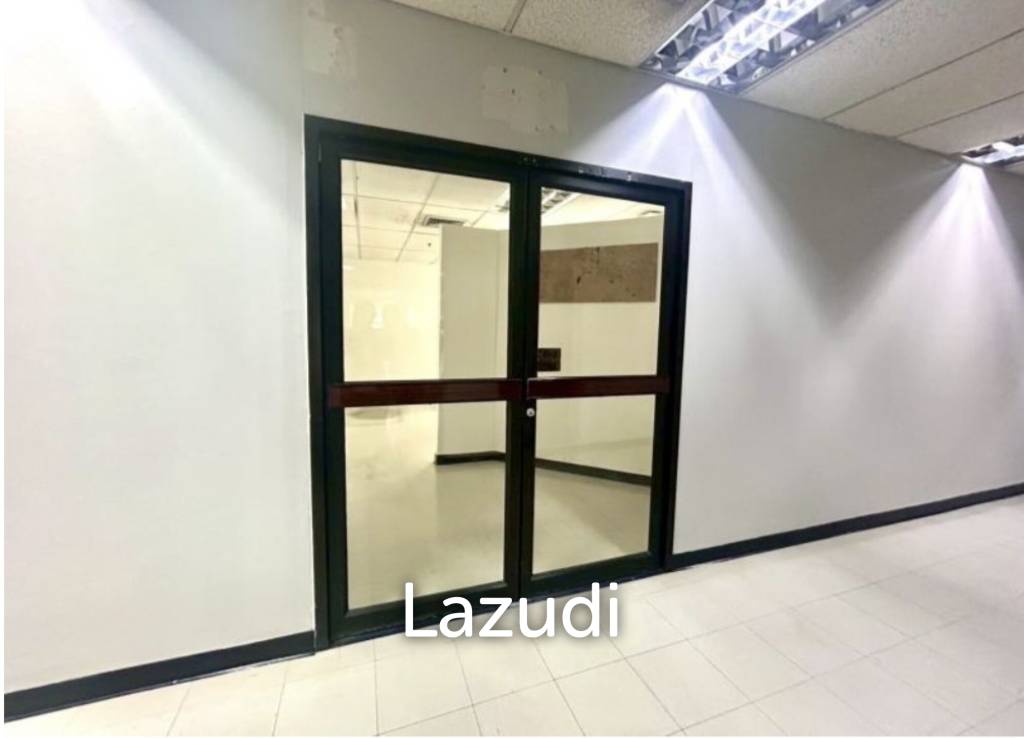 104 sq.m. Office for Rent in Silom at Paso Tower
