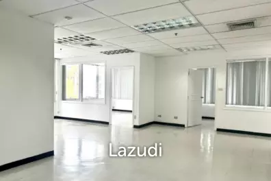 104 sq.m. Office for Rent in Silom at Paso Tower