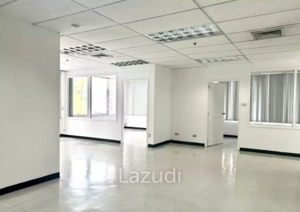 104 sq.m. Office for Rent in Silom at Paso Tower