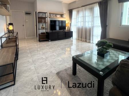 Style architectural suédois / piscine commune / salle de sport et table de billard