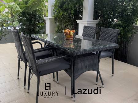 Style architectural suédois / piscine commune / salle de sport et table de billard