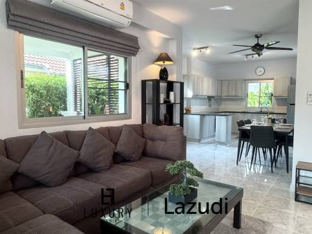 Style architectural suédois / piscine commune / salle de sport et table de billard