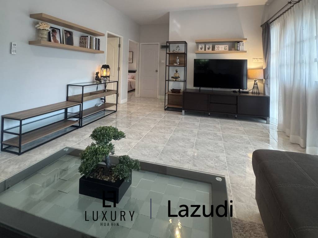 Style architectural suédois / piscine commune / salle de sport et table de billard