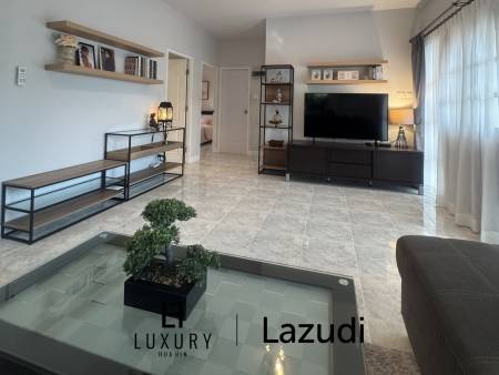 Style architectural suédois / piscine commune / salle de sport et table de billard