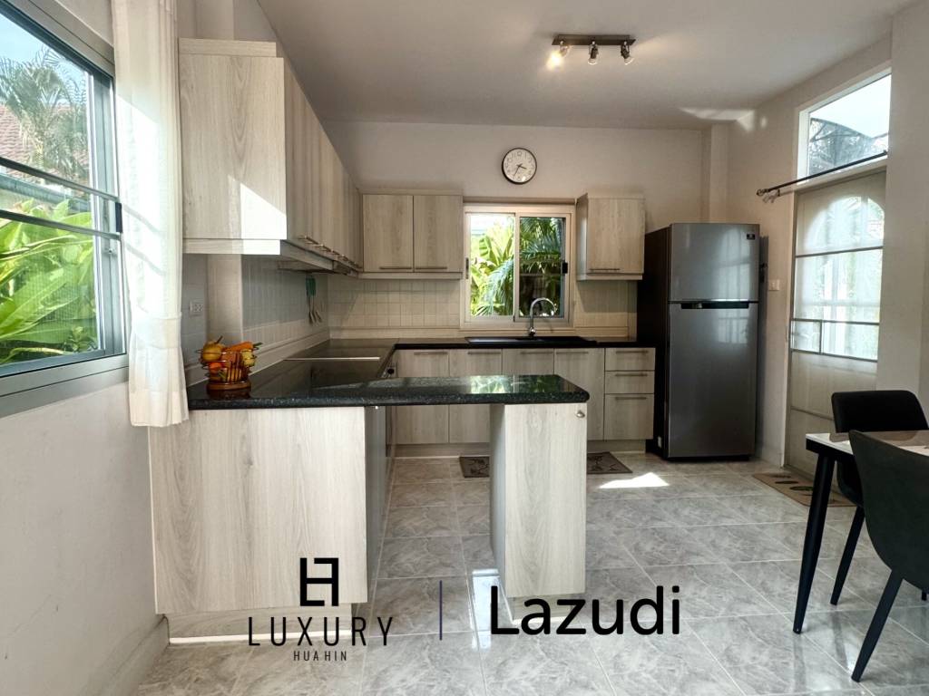 Style architectural suédois / piscine commune / salle de sport et table de billard