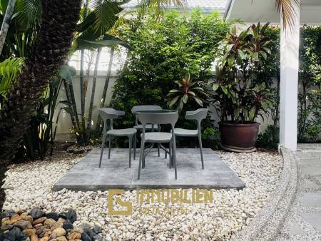 schwedischer Architekturstil / Gemeinschaftspool / Fitnessraum und Billiardtisch