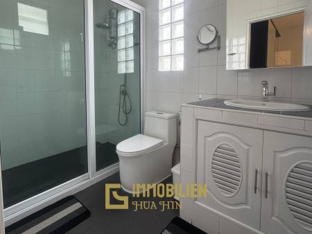 schwedischer Architekturstil / Gemeinschaftspool / Fitnessraum und Billiardtisch