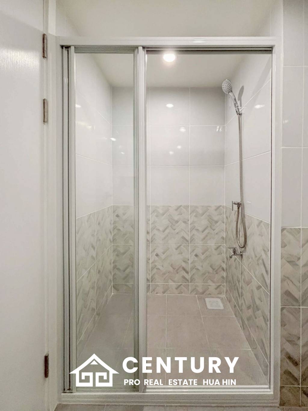 Mira Monte Hua Hin 94: Prime 8th Floor Condo