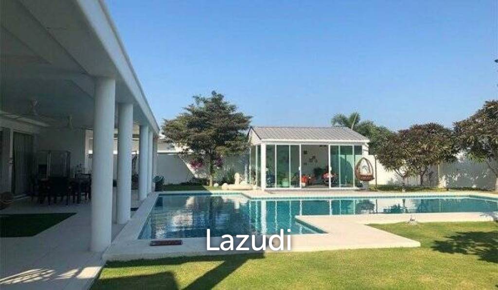 FALCON HILL : Great Quality 3 Bed Pool Villa on Luxury Development