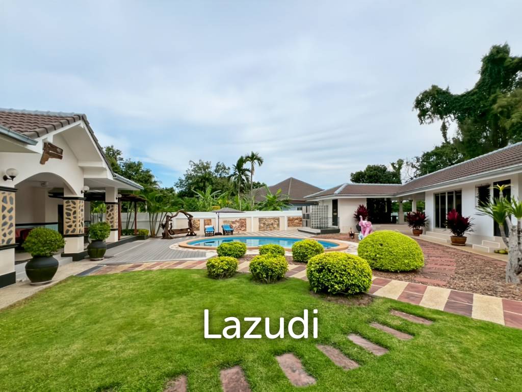 Tropical Garden Village 3-Bedroom Villa with Pool and Sauna