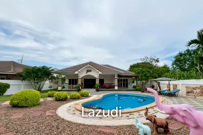 Tropical Garden Village 3-Bedroom Villa with Pool and Sauna