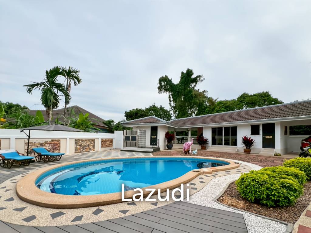 Tropical Garden Village 3-Bedroom Villa with Pool and Sauna