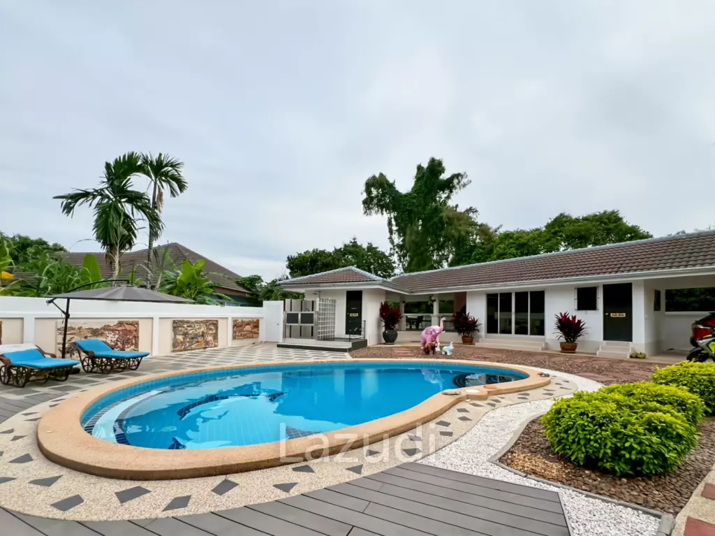 Tropical Garden Village 3-Bedroom Villa with Pool and Sauna