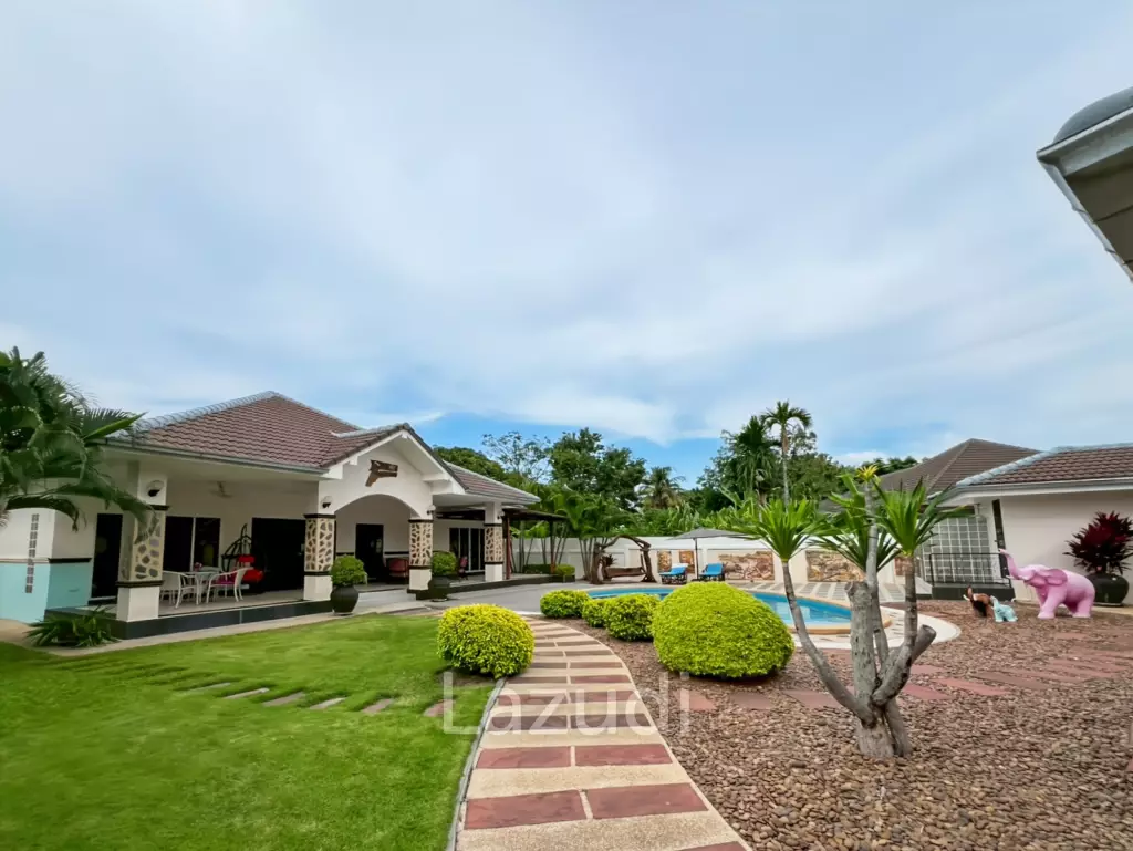 Tropical Garden Village 3-Bedroom Villa with Pool and Sauna
