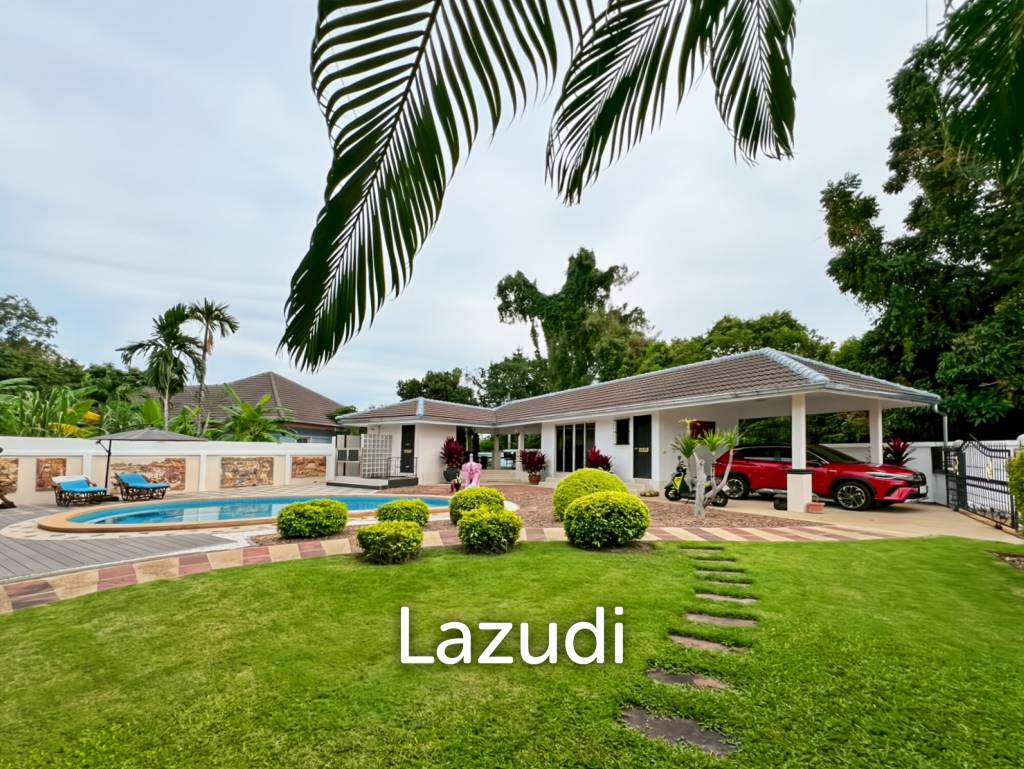 Tropical Garden Village 3-Bedroom Villa with Pool and Sauna