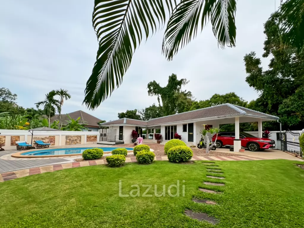 Tropical Garden Village 3-Bedroom Villa with Pool and Sauna