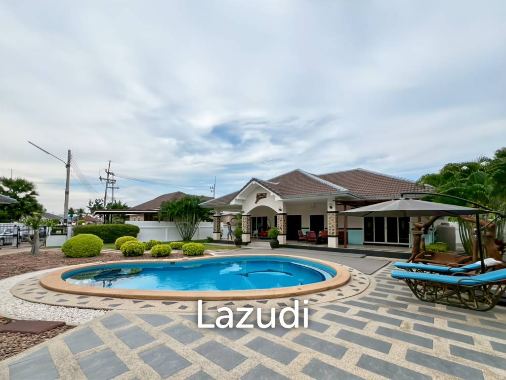 Tropical Garden Village 3-Bedroom Villa with Pool and Sauna