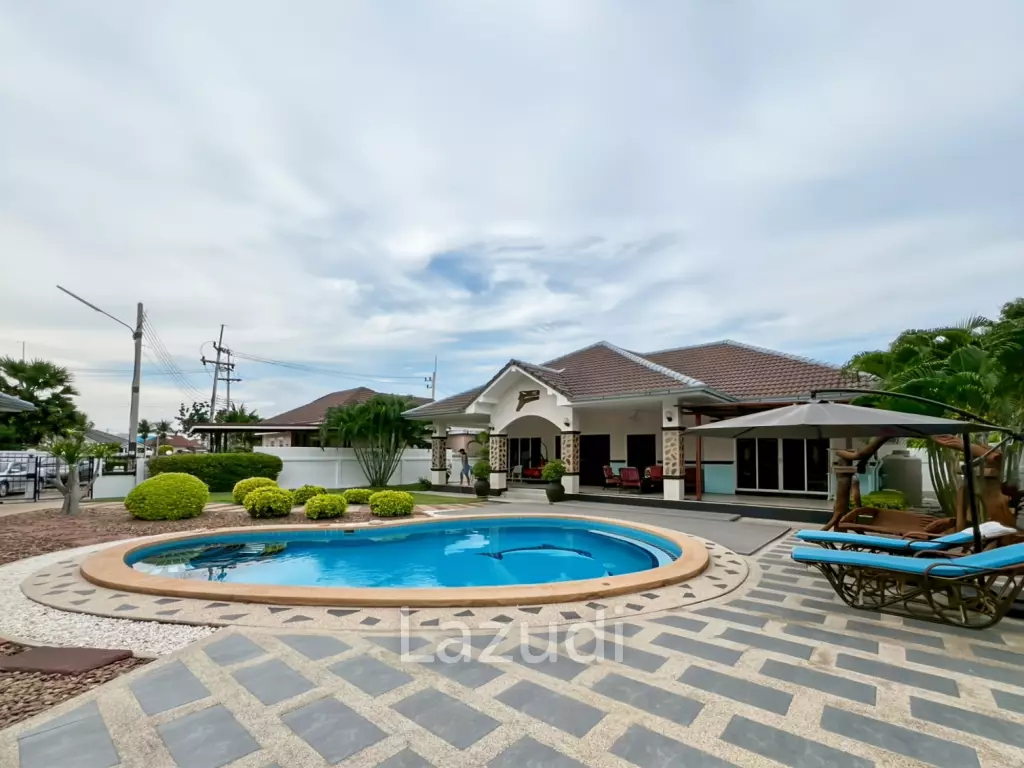 Tropical Garden Village 3-Bedroom Villa with Pool and Sauna