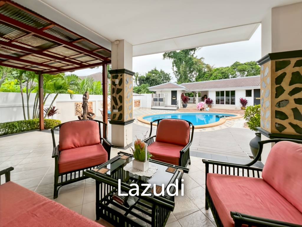 Tropical Garden Village 3-Bedroom Villa with Pool and Sauna