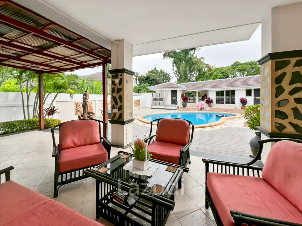 Tropical Garden Village 3-Bedroom Villa with Pool and Sauna